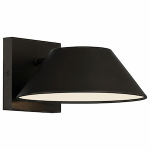 Solano - 8W 1 LED Outdoor Wall Mount In Transitional Style-4.5 Inches Tall and 8 Inches Wide