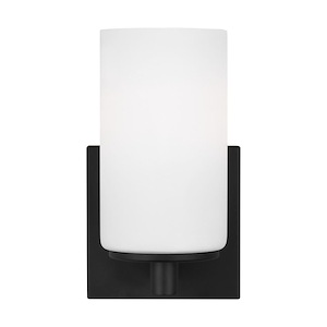 Hettinger-1 Light Wall Sconce In Transitional Style-7.88 Inch Tall and 4.5 Inch Wide - 1118511